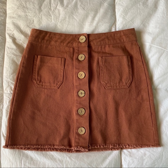 WHITE FAWN BUTTON DOWN SKIRT - Picture 1 of 5